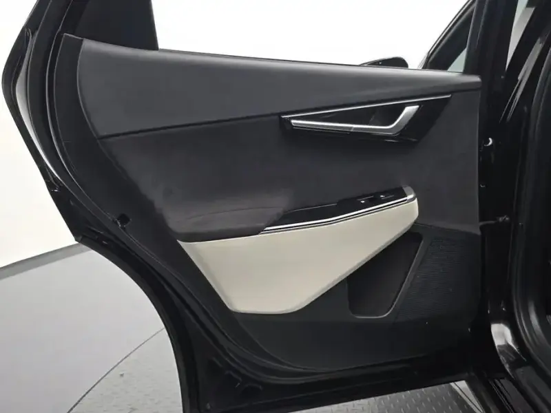 2022 Kia EV6 с пробегом 42 136 км