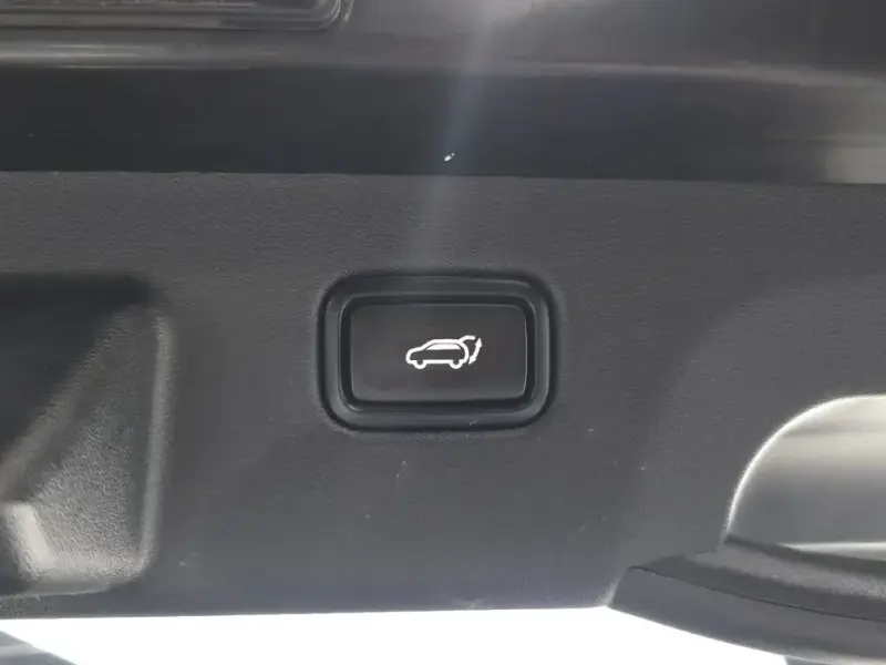 2022 Kia EV6 с пробегом 42 136 км