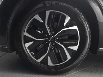 2023 Kia EV6 с пробегом 49 909 км