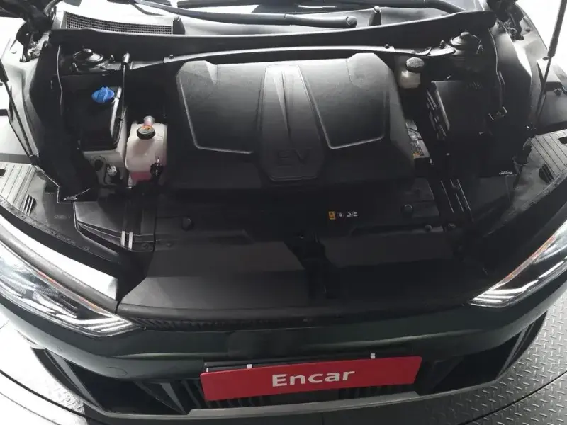 2023 Kia EV6 с пробегом 49 909 км