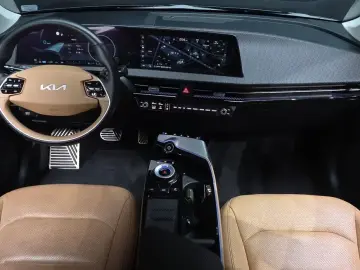 2023 Kia EV6 с пробегом 49 909 км