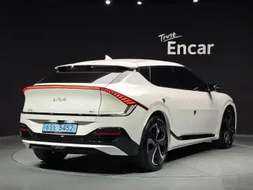 2022 Kia EV6 с пробегом 34 076 км