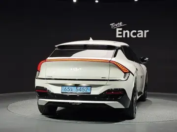 2022 Kia EV6 с пробегом 34 076 км