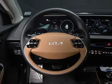 2023 Kia EV6 с пробегом 49 909 км