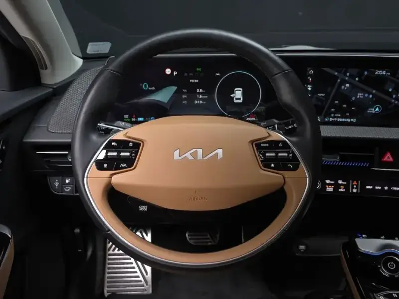 2023 Kia EV6 с пробегом 49 909 км