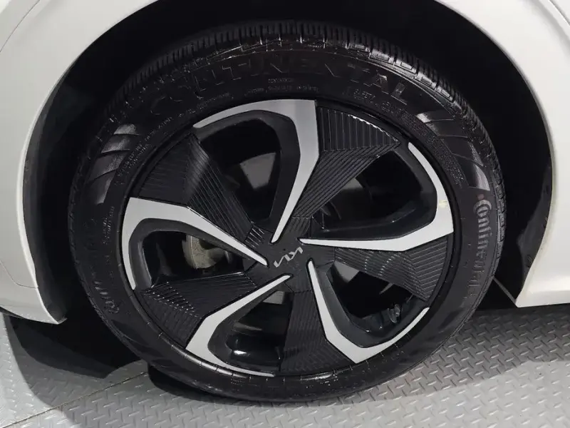 2022 Kia EV6 с пробегом 34 076 км