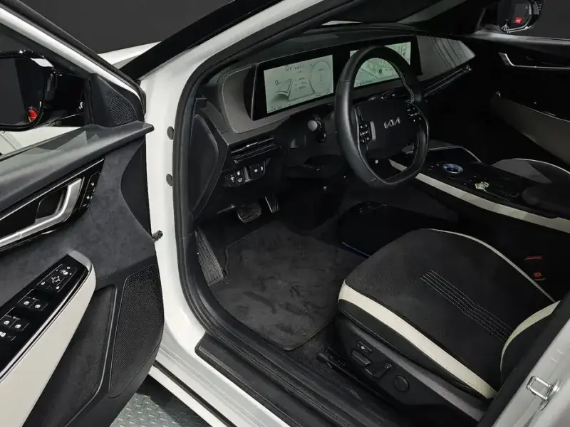 2022 Kia EV6 с пробегом 34 076 км