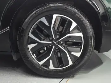 2023 Kia EV6 с пробегом 49 909 км
