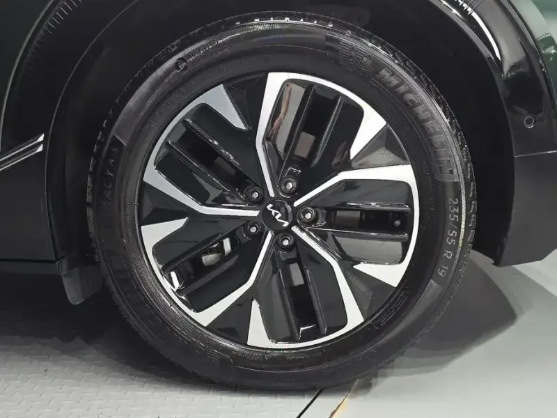 2023 Kia EV6 с пробегом 49 909 км