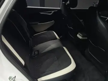 2022 Kia EV6 с пробегом 34 076 км