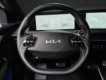2022 Kia EV6 с пробегом 34 076 км