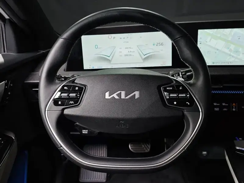 2022 Kia EV6 с пробегом 34 076 км