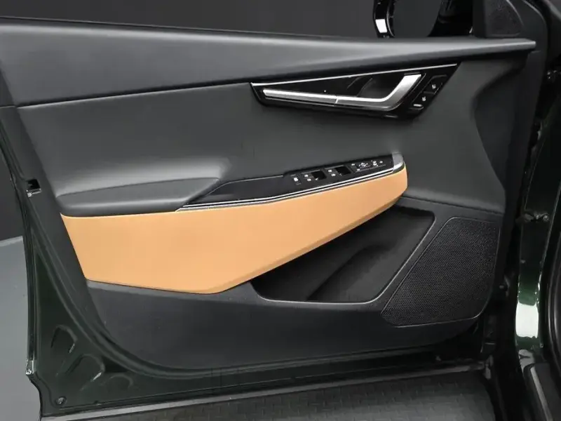 2023 Kia EV6 с пробегом 49 909 км