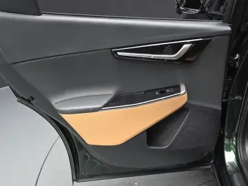 2023 Kia EV6 с пробегом 49 909 км