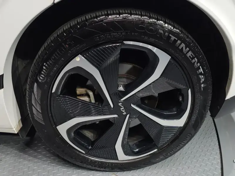 2022 Kia EV6 с пробегом 34 076 км