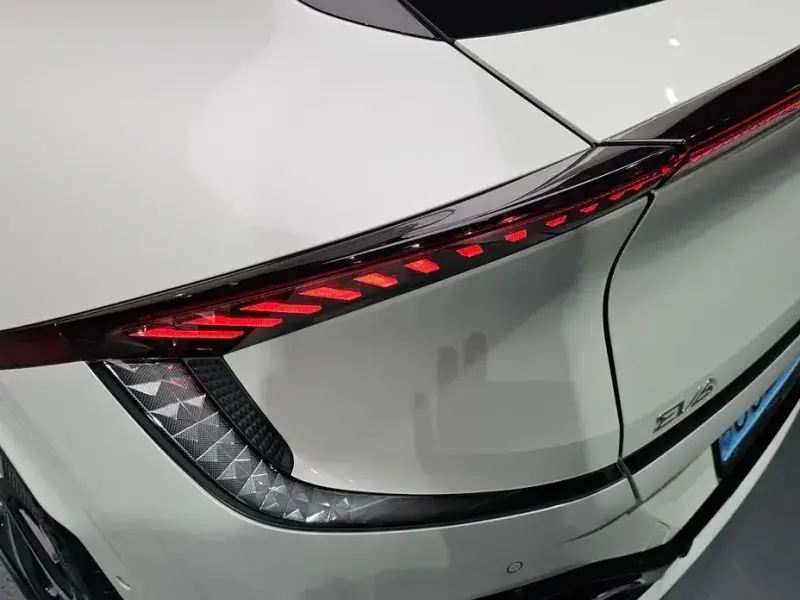 2022 Kia EV6 с пробегом 34 076 км