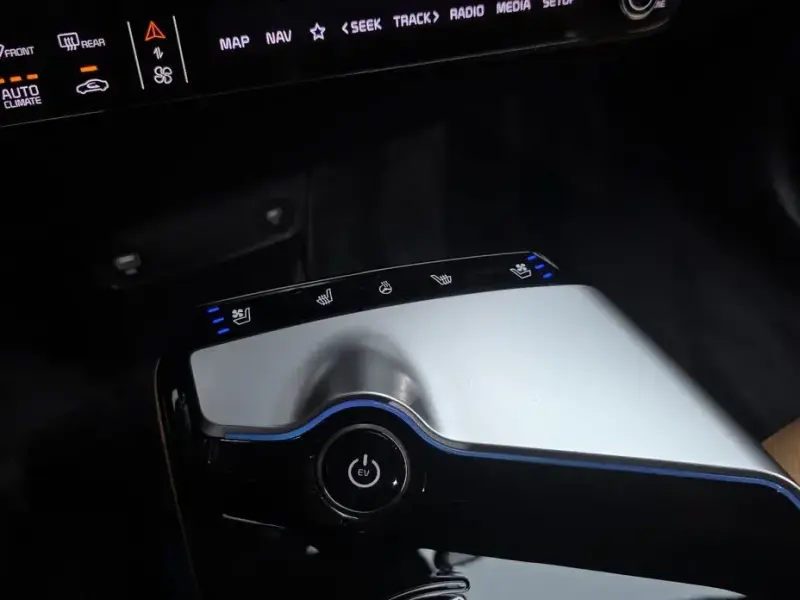 2023 Kia EV6 с пробегом 49 909 км