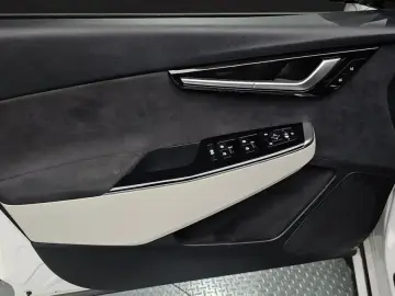 2022 Kia EV6 с пробегом 34 076 км