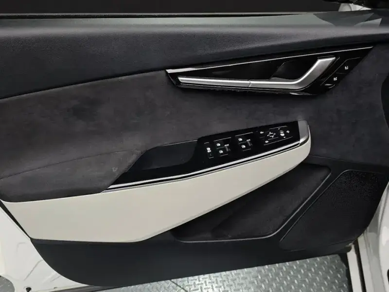 2022 Kia EV6 с пробегом 34 076 км