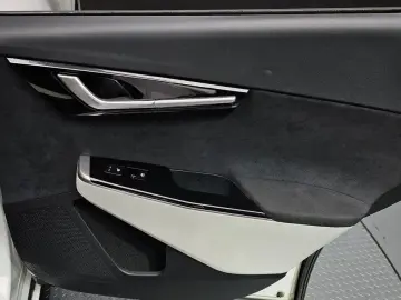 2022 Kia EV6 с пробегом 34 076 км