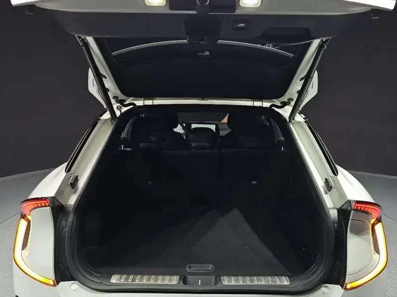 2022 Kia EV6 с пробегом 34 076 км