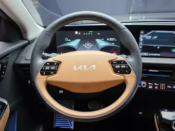 2023 Kia EV6 с пробегом 36 888 км