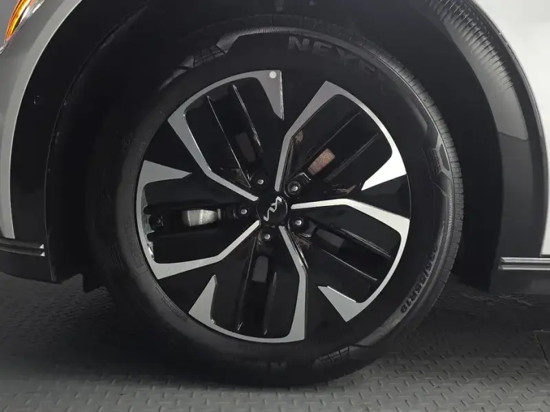 2023 Kia EV6 с пробегом 15 133 км