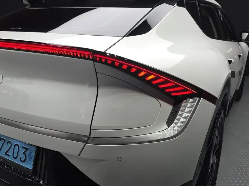 2023 Kia EV6 с пробегом 15 133 км
