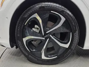 2022 Kia EV6 с пробегом 86 082 км
