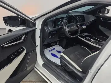 2022 Kia EV6 с пробегом 86 082 км