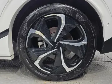 2022 Kia EV6 с пробегом 86 082 км