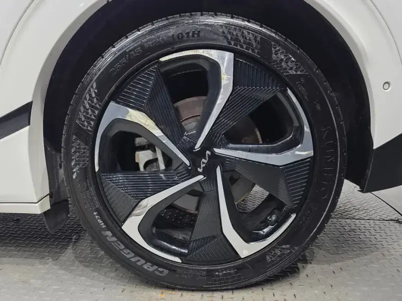 2022 Kia EV6 с пробегом 86 082 км