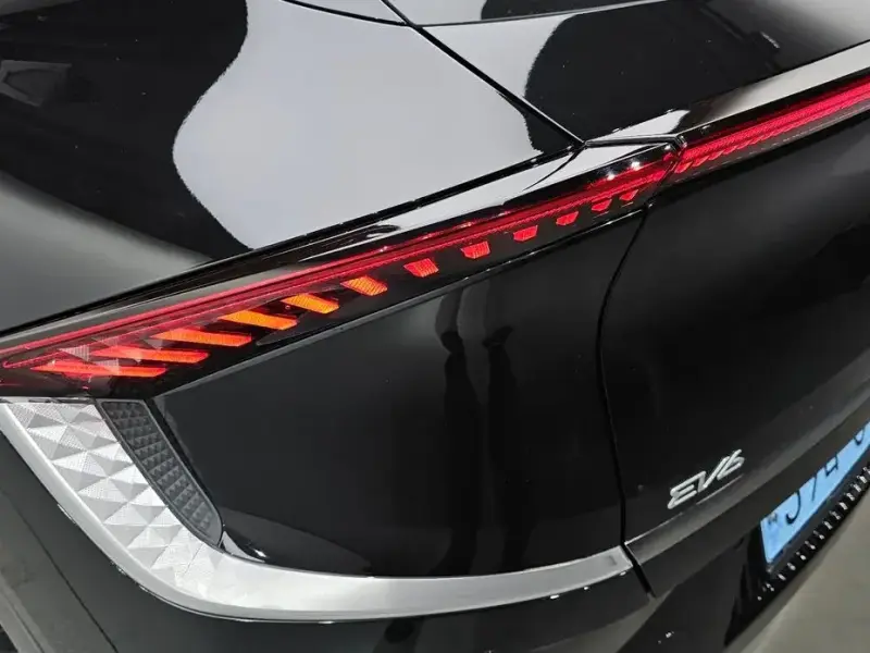 2023 Kia EV6 с пробегом 12 726 км