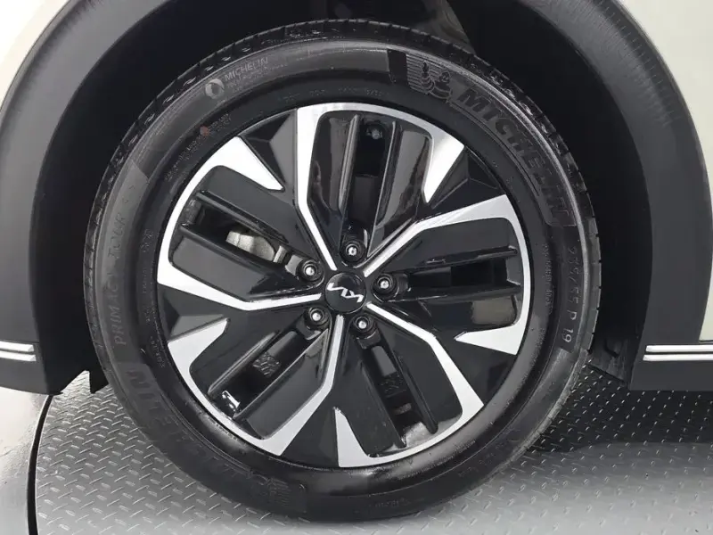 2022 Kia EV6 с пробегом 50 188 км