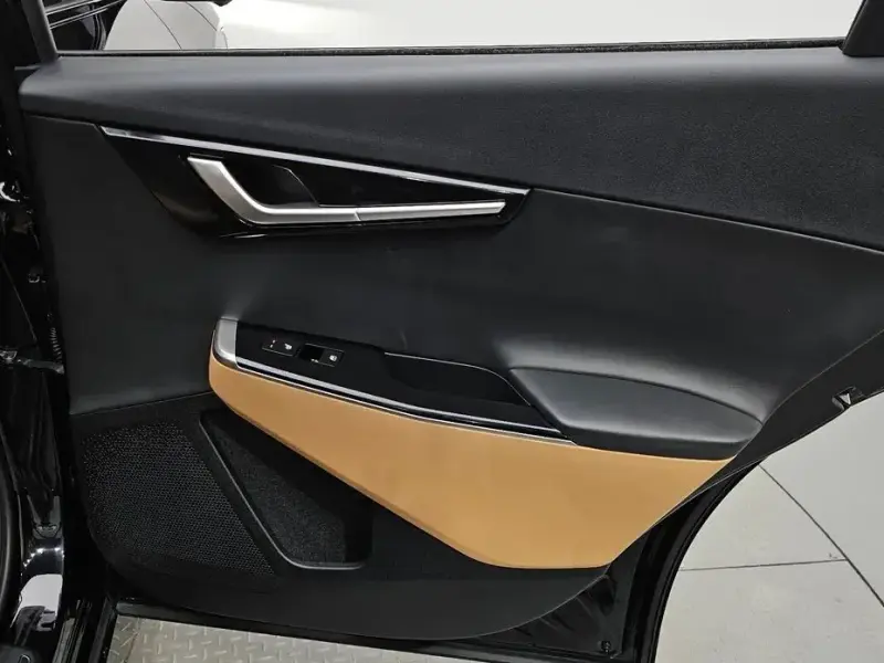 2023 Kia EV6 с пробегом 12 726 км