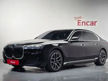 BMW i7