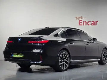 2025 BMW i7 с пробегом 12 514 км