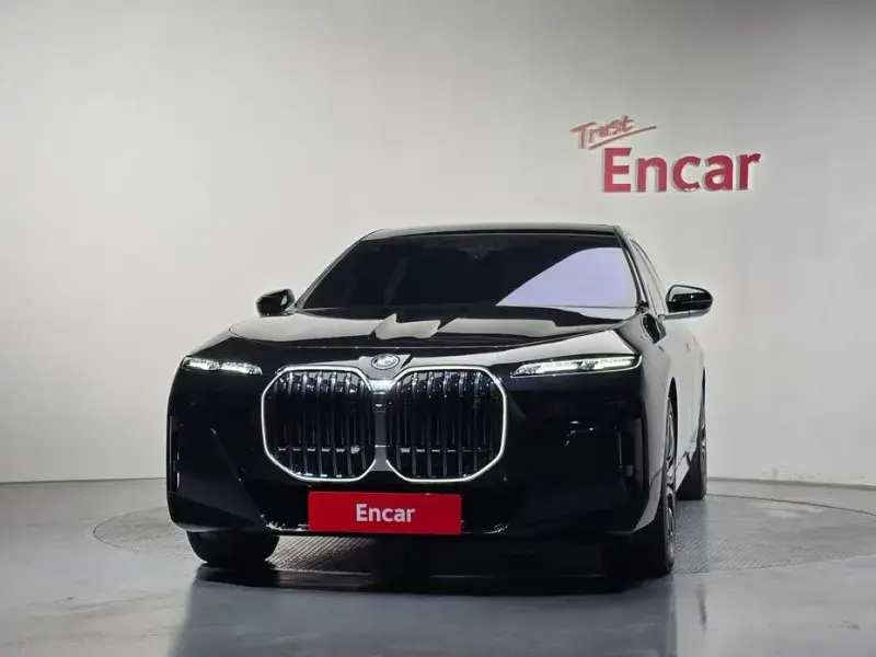 2025 BMW i7 с пробегом 12 514 км