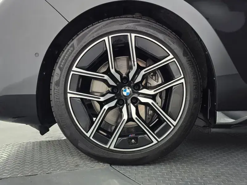 2025 BMW i7 с пробегом 12 514 км