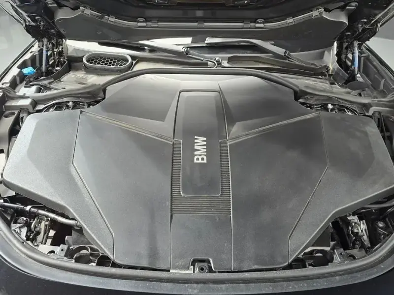 2025 BMW i7 с пробегом 12 514 км