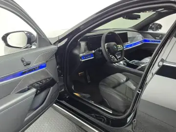 2025 BMW i7 с пробегом 12 514 км