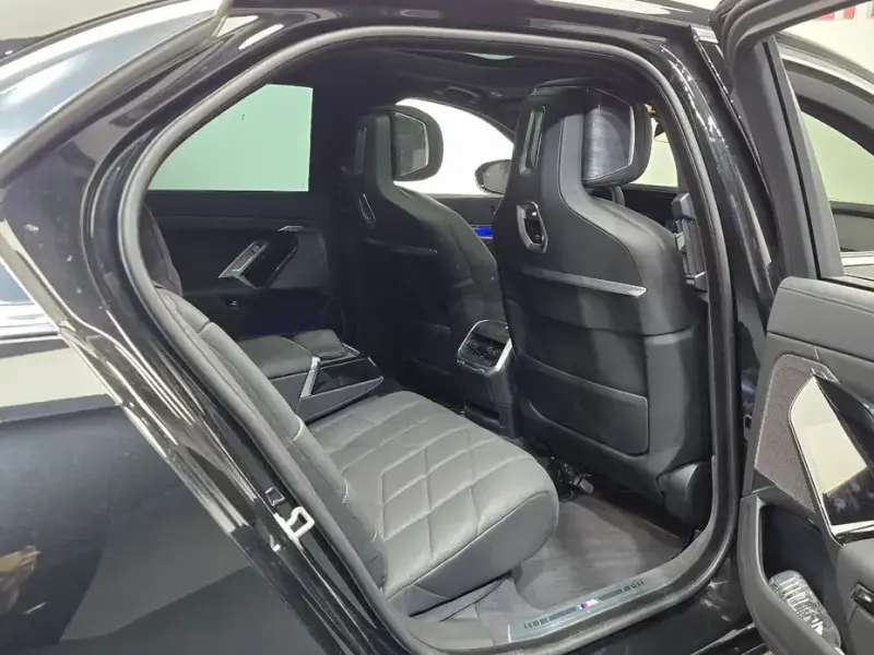 2025 BMW i7 с пробегом 12 514 км