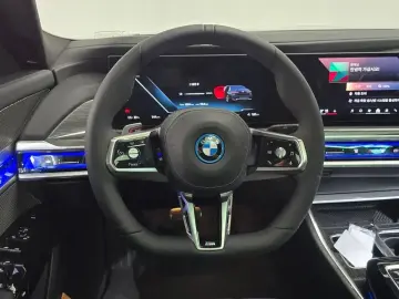 2025 BMW i7 с пробегом 12 514 км