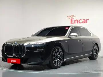 BMW i7