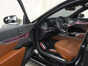2024 BMW i7 с пробегом 56 241 км
