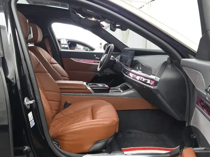 2024 BMW i7 с пробегом 56 241 км