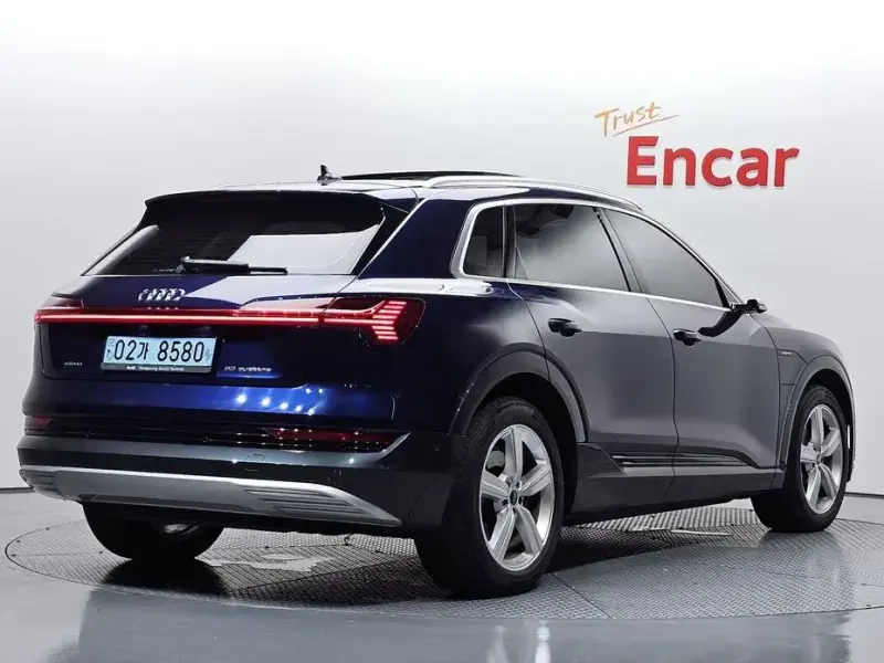 2021 Audi e-tron с пробегом 109 500 км
