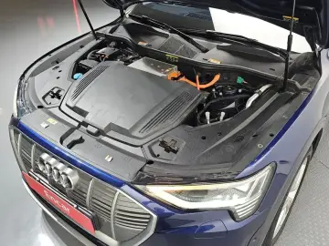 2021 Audi e-tron с пробегом 109 500 км
