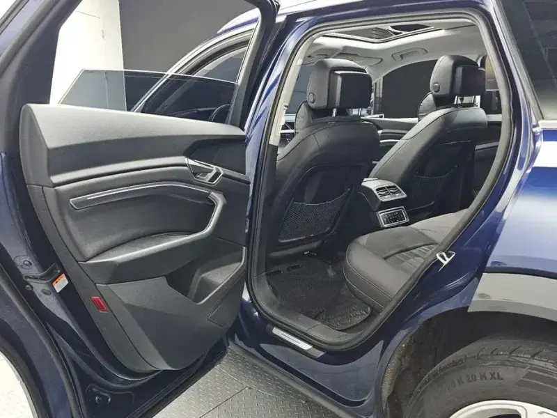 2021 Audi e-tron с пробегом 109 500 км