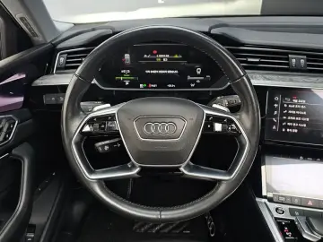 2021 Audi e-tron с пробегом 109 500 км